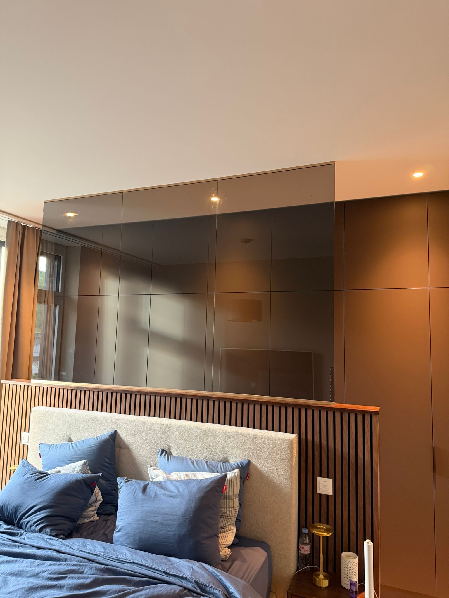Agencement chambre – cloison verre